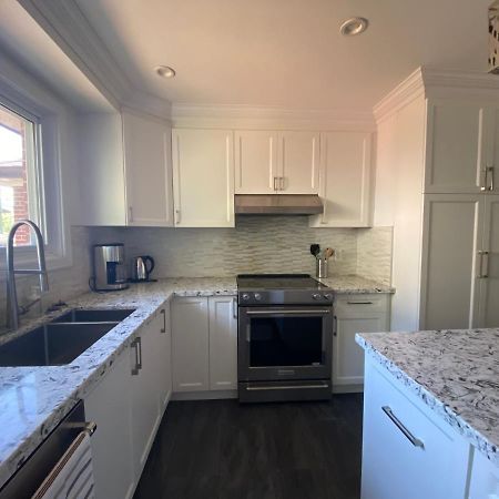 Yonge And Finch Subway !L Spacious & Bright Private Bedroom With Shared Amenties Toronto Buitenkant foto