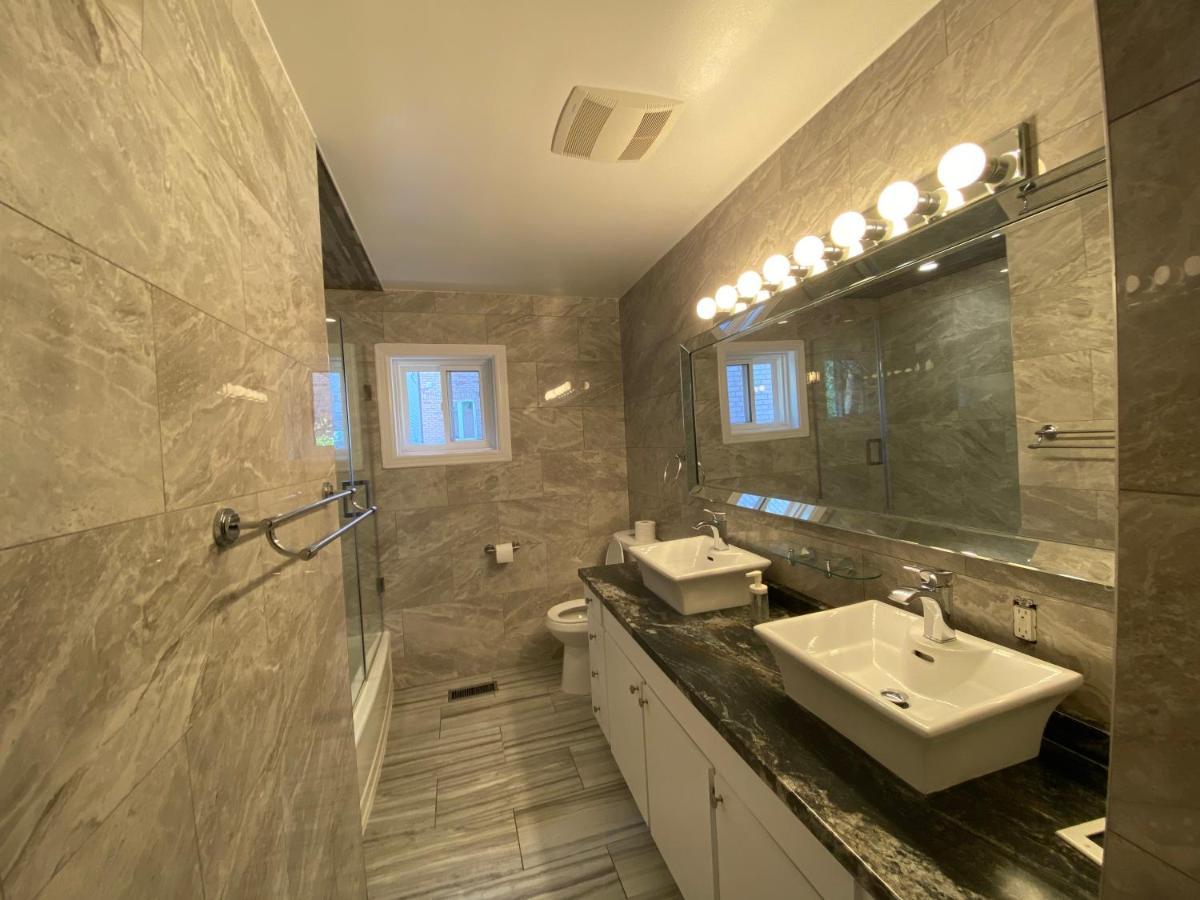 Yonge And Finch Subway !L Spacious & Bright Private Bedroom With Shared Amenties Toronto Buitenkant foto