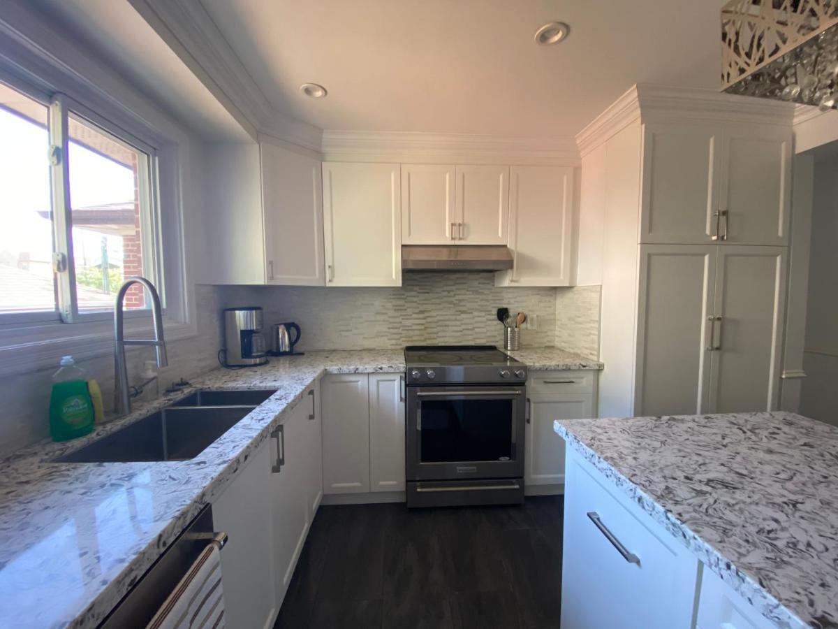Yonge And Finch Subway !L Spacious & Bright Private Bedroom With Shared Amenties Toronto Buitenkant foto