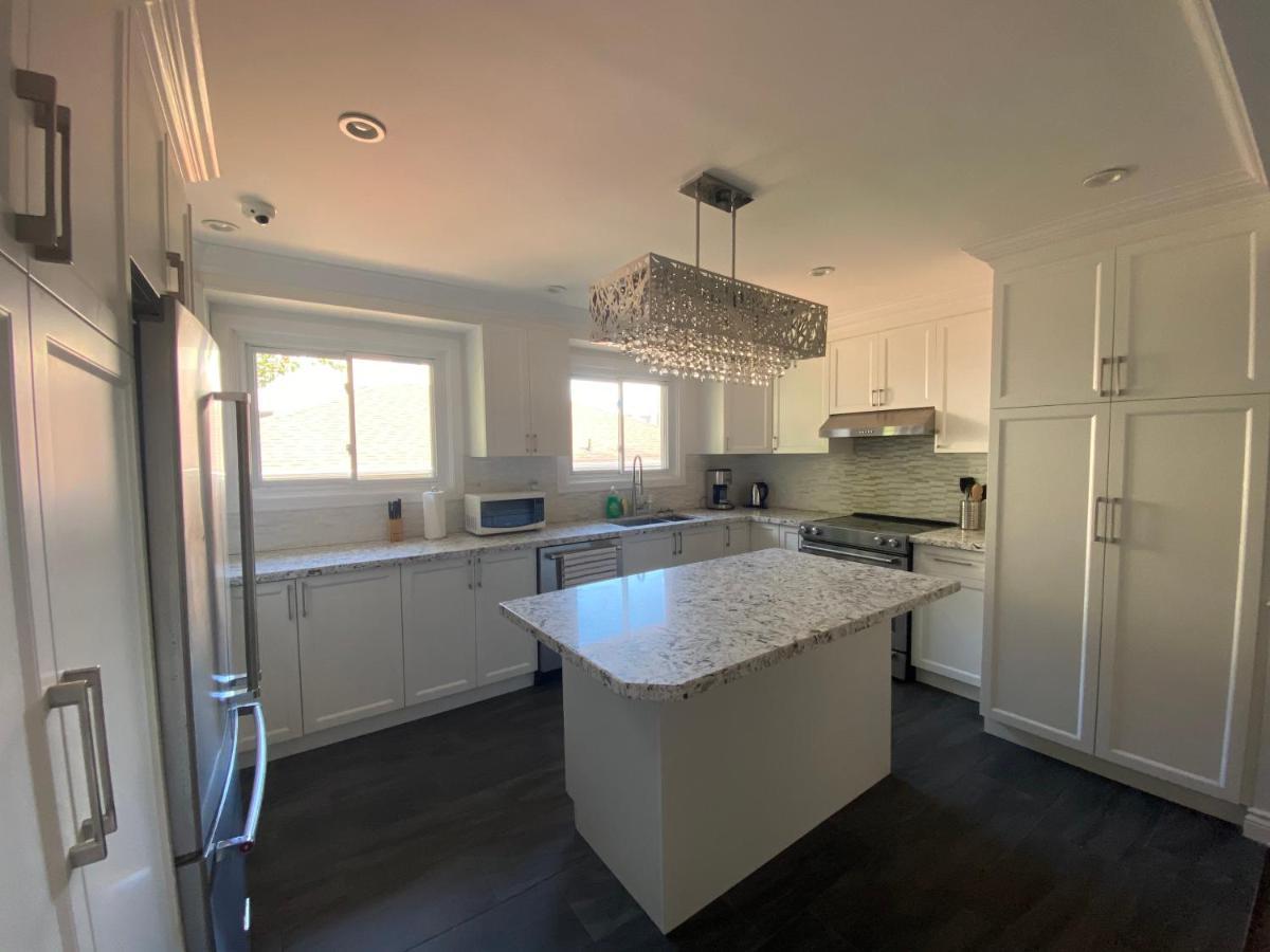Yonge And Finch Subway !L Spacious & Bright Private Bedroom With Shared Amenties Toronto Buitenkant foto