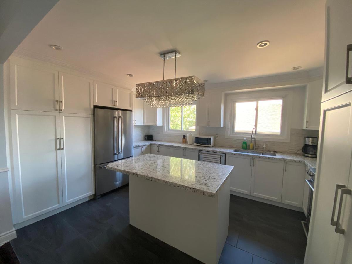 Yonge And Finch Subway !L Spacious & Bright Private Bedroom With Shared Amenties Toronto Buitenkant foto